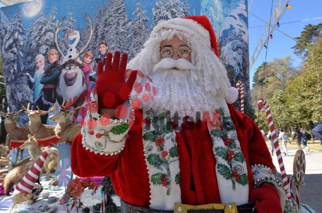 Santa Claus y los Reyes Magos regresan a la Alameda Central de Toluca