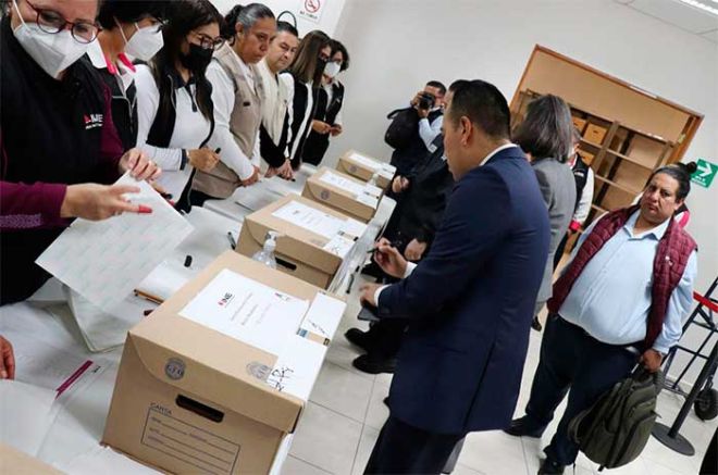 Entrega de material electoral a centros penitenciarios de Edoméx