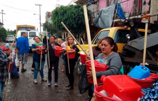 Entregan 3 mil cobijas y 3 mil colchonetas a familias afectadas en Ecatepec