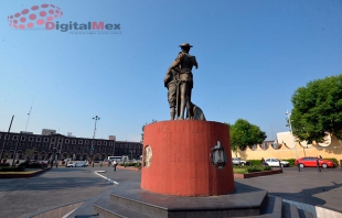 Roban placas a monumentos históricos en Toluca: Ernesto Contreras