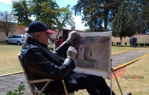 Practican pintar al aire libre alumnos del Museo de la Acuarela