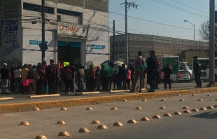 Paralizan vecinos la Lopez Portillo en protesta contra CFE