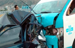 Dos muertos al chocar unidad de pasajeros en la México-Puebla
