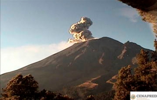 Sigue en intensa actividad el #Popocatépetl