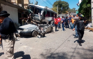 Saldo de tres muertos y 19 heridos deja accidente en Valle de Bravo