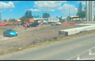 Transportistas paralizan la Peñón-Texoco por falta de pagos de la Conagua