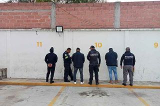 Los sospechosos fueron detenidos en la calle Independencia esquina con 20 de noviembre.