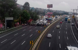 Bloquean la México-Pachuca para rechazar instalación de gasera en Ecatepec