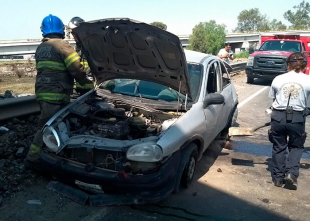 Cayó auto de puente en Texcoco; hay seis heridos