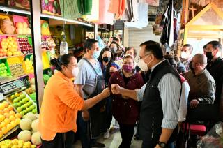 Visitó el alcalde electo a locatarios y comerciantes del Mercado 16 de Septiembre.