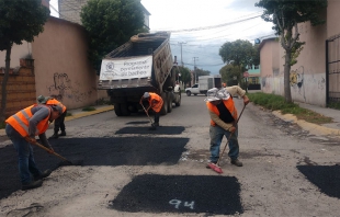 A través del bacheo, recupera Toluca calles y avenidas