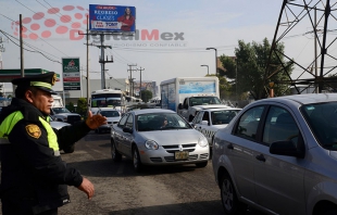 Volcadura en la México-Pirámides deja un muerto y otro lesionado