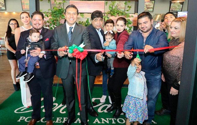 Inaugura Juan Rodolfo “Don Pancho, pozolería y antojería”, en Toluca