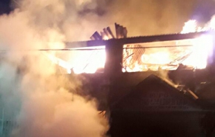 Incendio en bodega de madera en Ecatepec deja un herido