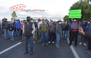 #Video: Bloquean otra vez campesinos la #Toluca-Atlacomulco