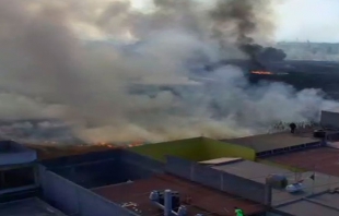 Incendio de pastizales en Tultitlán moviliza a cuerpos de seguridad