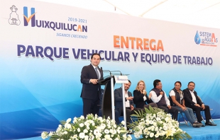 Entrega alcalde de Huixquilucan nuevo parque vehicular para organismo de agua