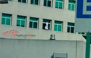 #DeÚltimoMinuto: Mujer sube a ventana de hospital en #Toluca para suicidarse