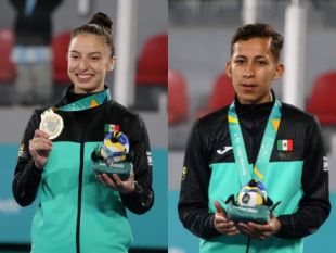 Nadadores mexiquenses recibiendo las medallas correspondientes 