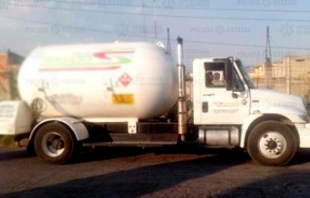 Detienen a huachicoleros con 3 mil litros de gasolina en Chalco