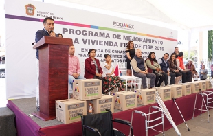 Entrega de vales de mejoramiento a la vivienda: Almoloya de Juárez