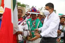 Video: Alcalde de #Ixtlahuaca da bienvenida a Caravana Wixárica
