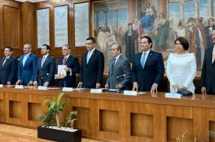 Luis Felipe Puente se reunió con los coordinadores parlamentarios para entregar el documento que acredita el penúltimo informe de labores de Del Mazo.