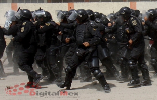 Rescatan a tres de ser linchados luego de asalto a autobús en la México-Querétaro