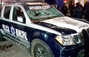 Tensión en Atenco, se enfrentan policías y pobladores; un herido y seis detenidos