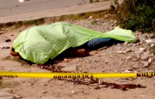 Muere motociclista al impactarse de frente contra camioneta, en Ecatepec
