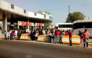 Comuneros bloquean la Peñón-Texcoco