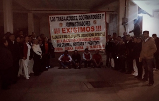 Plantón de empleados en ISEM de Chiautla; piden remoción de directores por déspotas