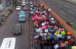 Encabeza alcalde marcha sobre la México-Puebla para exigir obras