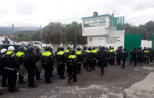 Se amotinan reos en el penal Molino de Flores en Texcoco