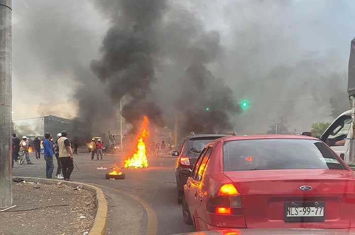 ejidatarios atenco carretera bloqueo