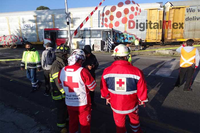 toluca palimillas accidente locomotora autobus muerto 17 heridos
