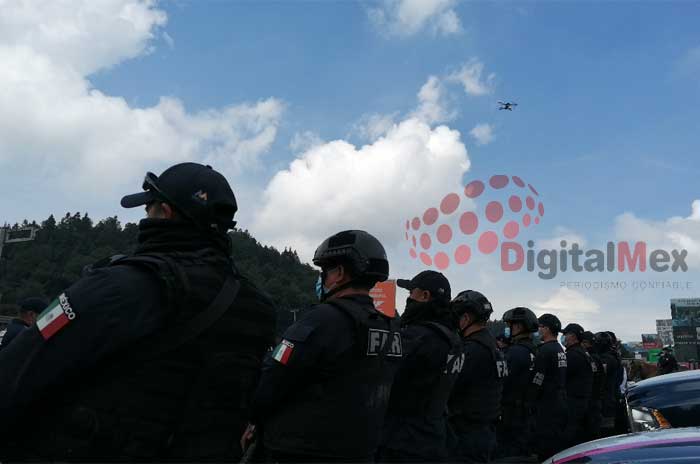 policia pie tierra dron