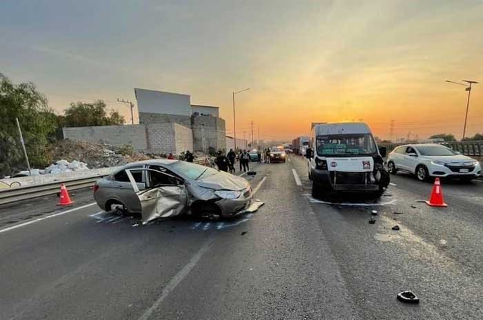 caos vial carretera mexico pachuca accidente transporte publico auto