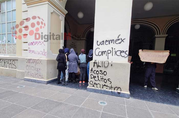 uaemex feministas rectoria manifestacion toluca