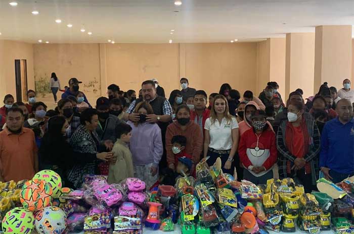 entrega de juguetes celebracion dia del nino todos en marcha