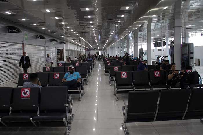 uso voluntario cubrebocas aeropuertos aviones