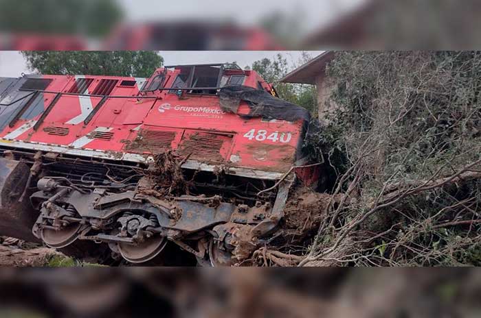 trailer descarrila locomotora apaxco