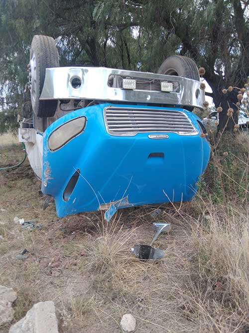 volcadura pipa de agua carretera México-Pirámides