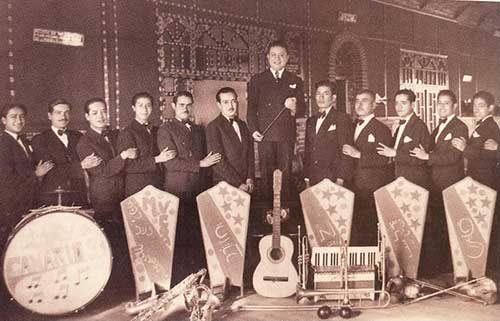 La orquesta de los hermanos Vega en el Salón Ojuelos en su inicio.