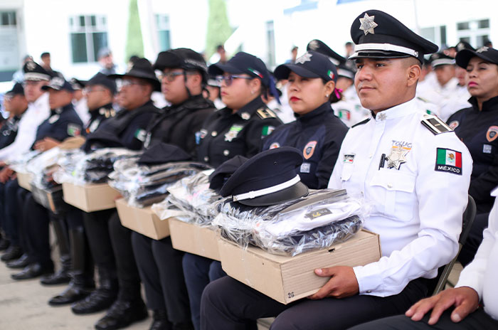 toluca entrega uniformes policias