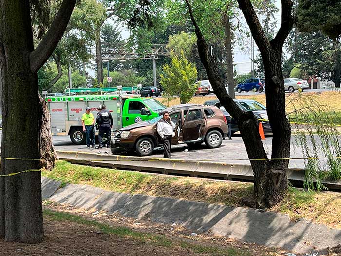 fatal accidente paseo tollocan camioneta renault 3 muertos