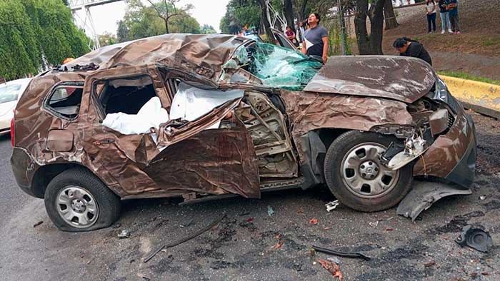 fatal accidente paseo tollocan camioneta renault 3 muertos 