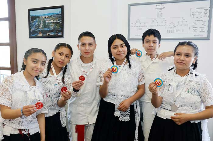 estudiantes otomis secundaria temoaya