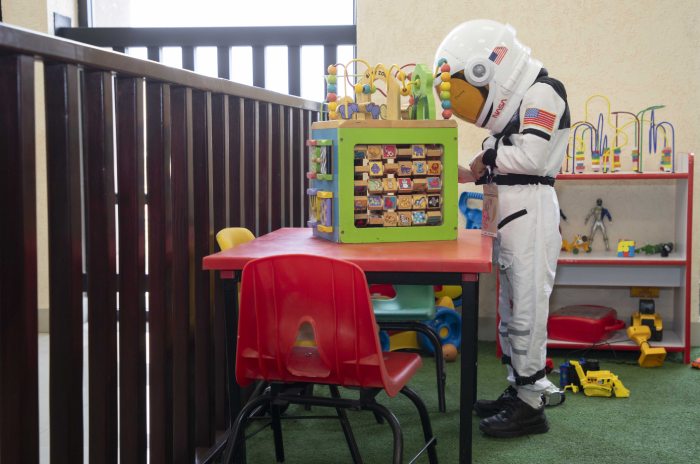 niño astronauta dos
