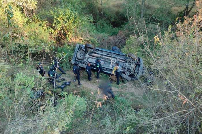 volcadura patrulla xonacatlan policia muerto